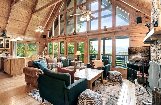 Stunning Mountain Views Hot tub Firepit Arcade