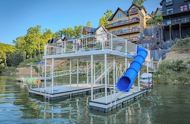 Stunning Mtn Cabin on Lake w/2 Stry Dock, Indoor Pool, Hot Tub, and Arcade Room