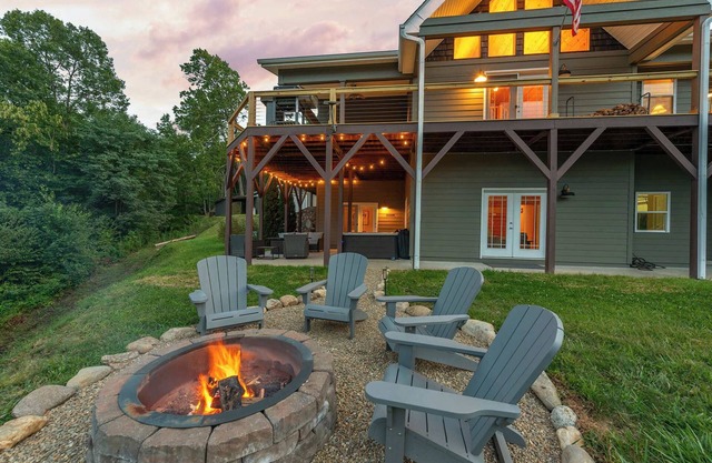 Stunning Mtn Views Hot Tub Firepit Sleeps 10