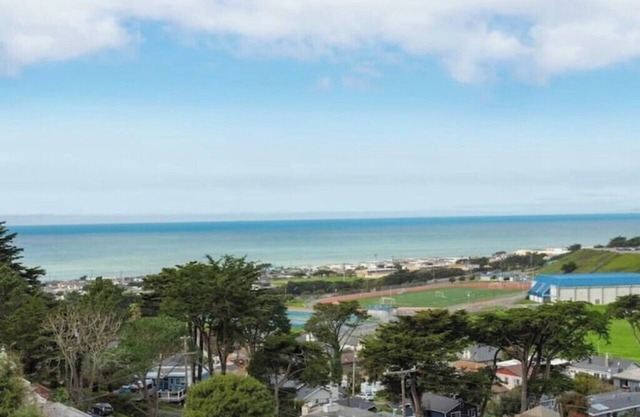 Stunning Ocean Mountain View Near SF+Beach 3 Suite
