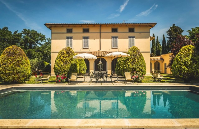 Stunning private villa with WIFI, A/C, private pool, TV, veranda, parking, close to Montepulciano