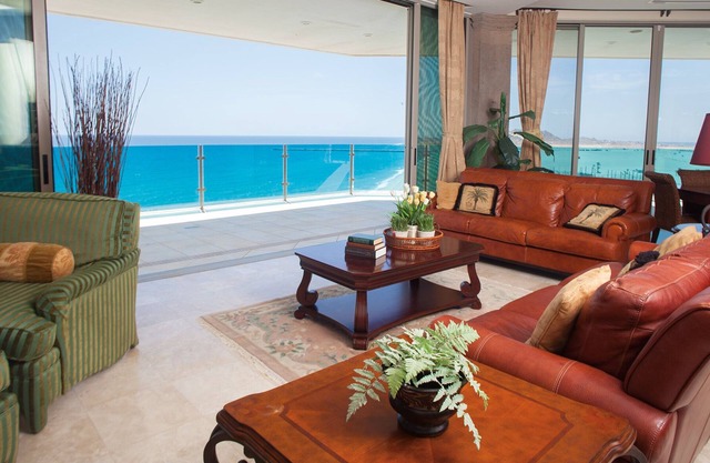 Stunning Penthouse on the Water Jacuzzi Grill END UNIT Amazing Views