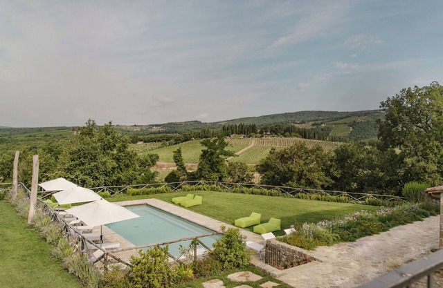 Stunning private villa for 12 people with private pool, WIFI, A/C, close to Greve In Chianti