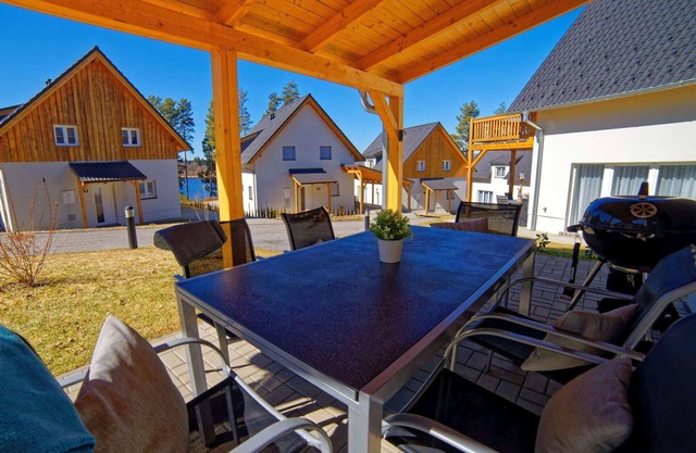 Stunning private villa for 10 guests with WIFI, TV and terrace