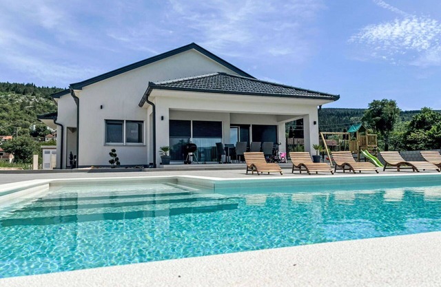 Stunning private villa for 8 people with A/C, WIFI, private pool, TV, terrace and panoramic view