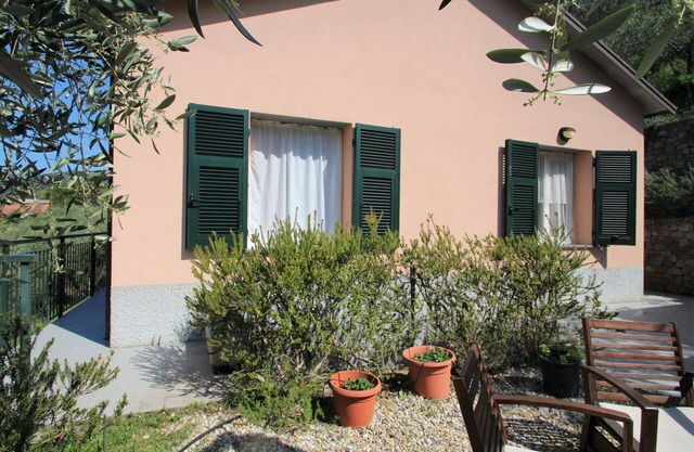 Stunning private villa for 4 people with A/C, WIFI, TV and patio