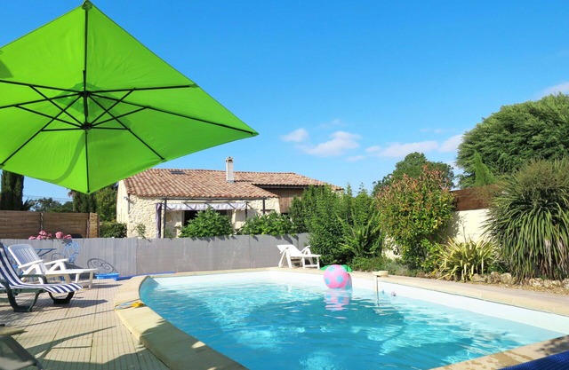 Stunning private villa for 5 people with WIFI, pool, TV and terrace