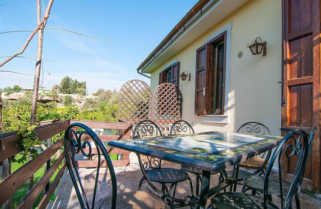 Stunning private villa for 6 guests with A/C, WIFI, TV, terrace and pets allowed