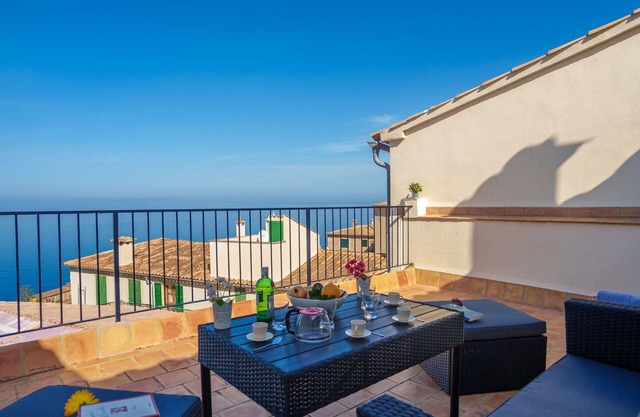 Stunning private villa for 6 guests with WIFI, A/C, TV and terrace