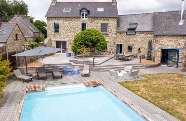 Stunning private villa for 12 people with private pool, WIFI, TV and terrace