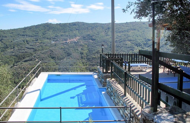 Stunning private villa with WIFI, private pool, TV, terrace, pets allowed and panoramic view