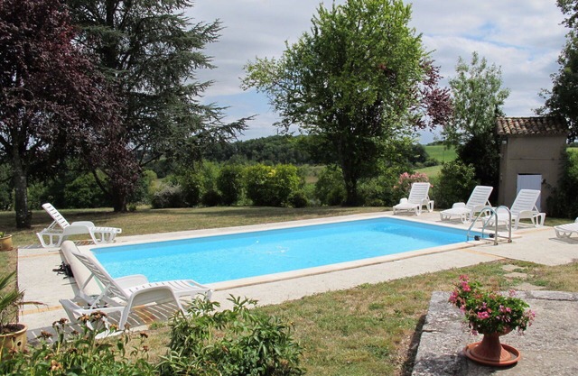 Stunning private villa with WIFI, A/C, private pool, TV, terrace, pets allowed and parking