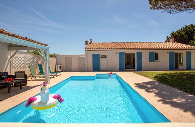 Stunning private villa for 6 guests with private pool, WIFI, TV, terrace and parking