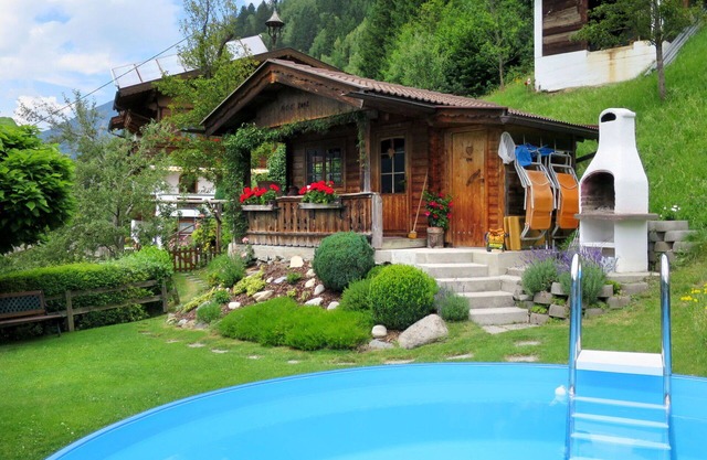 Stunning private villa for 8 people with WIFI, pool, TV and patio