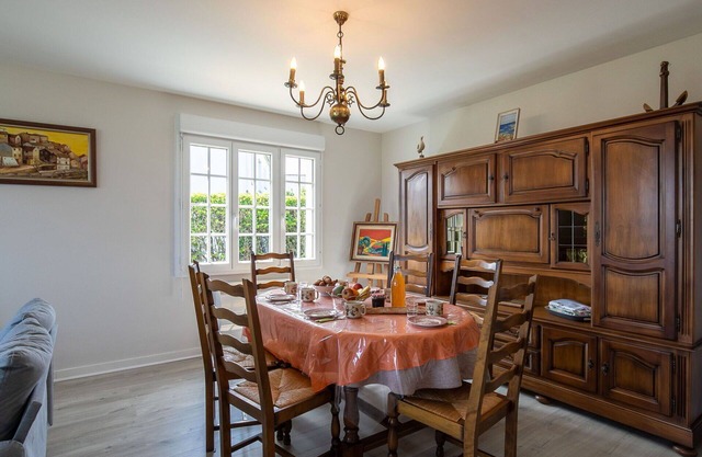Stunning private villa for 6 guests with TV and parking