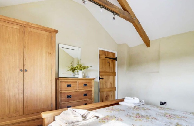 Stunning private villa for 2 guests with WIFI, hot tub, TV, panoramic view and parking