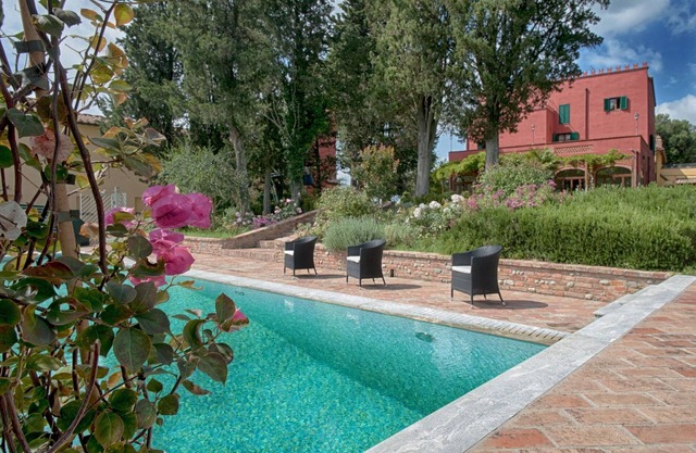 Stunning private villa with private pool, sauna, WIFI, hot tub, TV, terrace and panoramic view