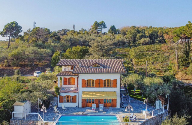 Stunning private villa for 8 guests with private pool, A/C, WIFI, TV, patio and pets allowed