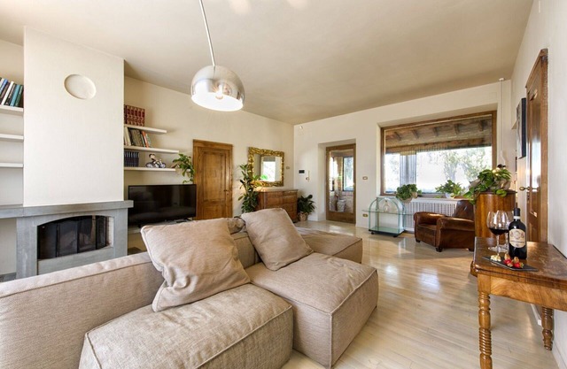 Stunning private villa for 6 people with WIFI, A/C, hot tub, TV, patio and panoramic view