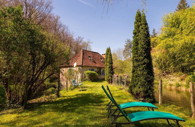 Stunning private villa for 4 guests with TV, terrace and pets allowed