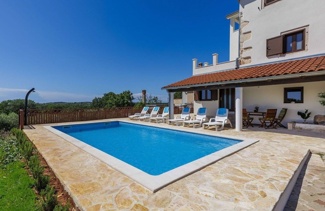 Stunning private villa for 6 people with private pool, WIFI, A/C, TV, terrace and pets allowed