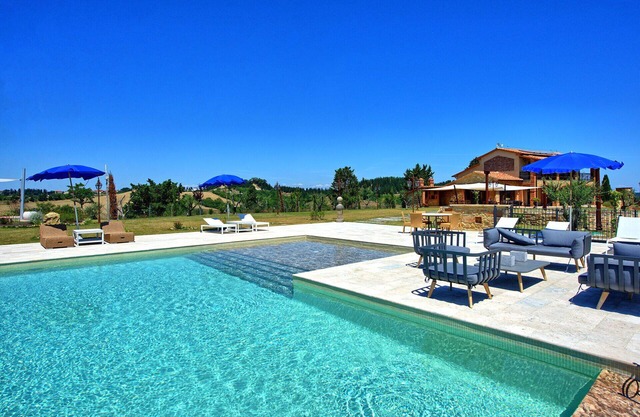 Stunning private villa with A/C, WIFI, private pool, hot tub, patio and panoramic view