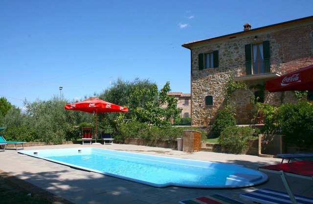 Stunning private villa for 10 people with WIFI, private pool, TV and balcony, close to Montepulc.