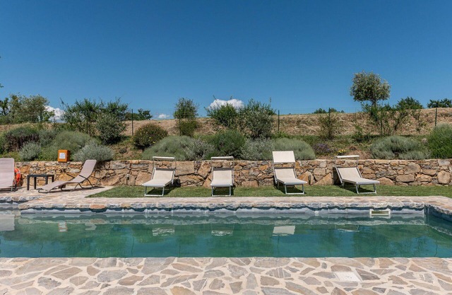Stunning private villa with private pool, WIFI, TV, patio, pets allowed and panoramic view