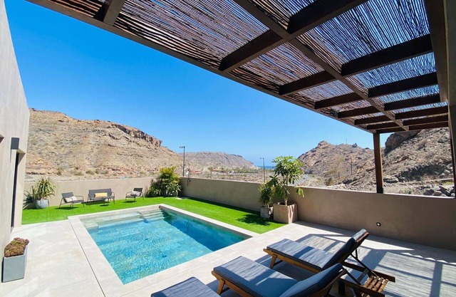 Stunning private villa for 6 guests with private pool, A/C, WIFI, TV and patio