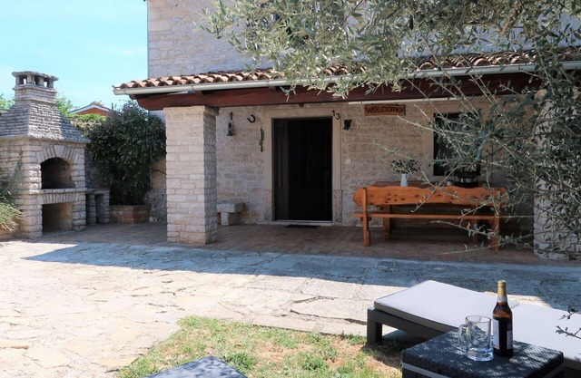 Stunning private villa for 4 guests with A/C, WIFI, TV, terrace and pets allowed
