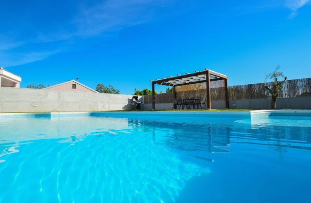 Stunning private villa for 6 guests with A/C, private pool, WIFI, TV and terrace
