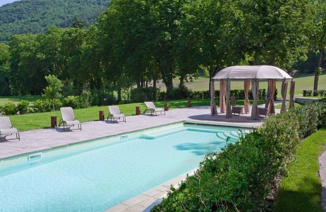 Stunning private villa for 20 people with private pool, A/C, WIFI, TV, patio and panoramic view