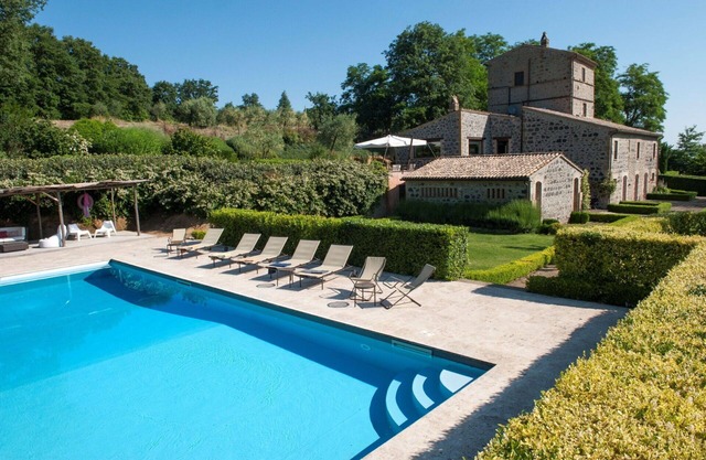 Stunning private villa for 10 people with WIFI, private pool, A/C, TV and patio
