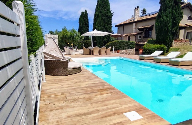 Stunning private villa for 10 guests with private pool, A/C, WIFI, TV, panoramic view and parking