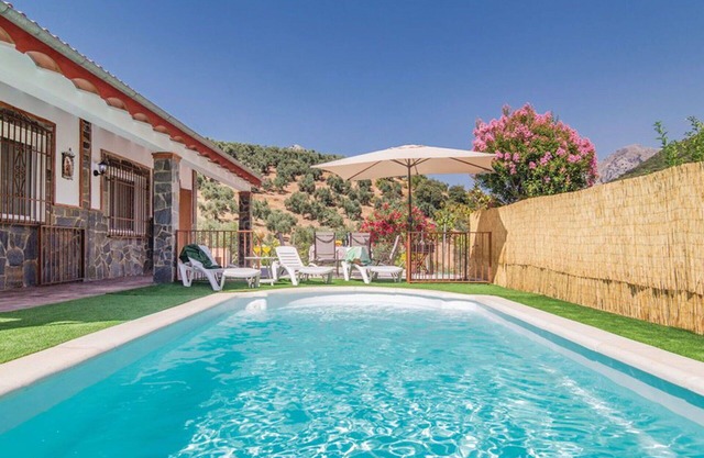 Stunning private villa for 6 guests with private pool, WIFI, A/C, TV, patio and pets allowed