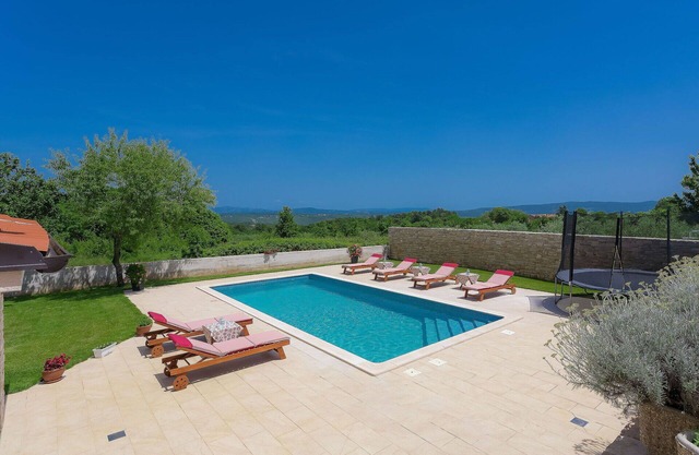 Stunning private villa for 10 people with WIFI, private pool, A/C, TV and terrace