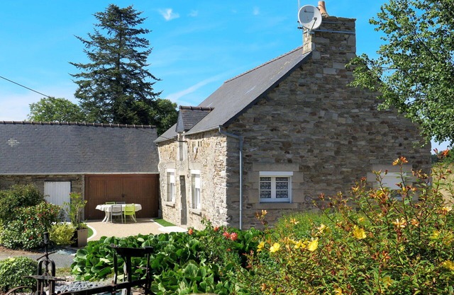 Stunning private villa for 4 guests with TV and pets allowed