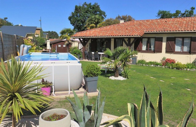 Stunning private villa for 4 guests with WIFI, private pool, TV, terrace and pets allowed