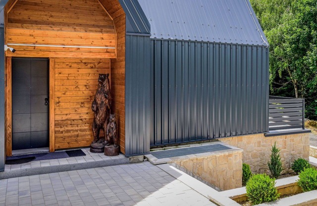 Stunning private villa for 7 guests with A/C, WIFI, hot tub, TV and terrace