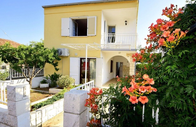 Stunning private villa for 8 guests with WIFI, A/C, TV, terrace and parking