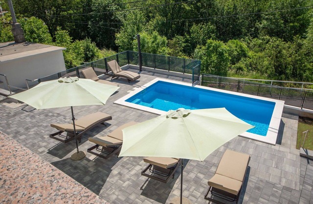 Stunning private villa for 10 people with WIFI, A/C, private pool, TV, terrace and parking