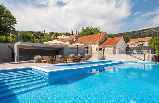 Stunning private villa with A/C, private pool, WIFI, TV, terrace, pets allowed and panoramic view