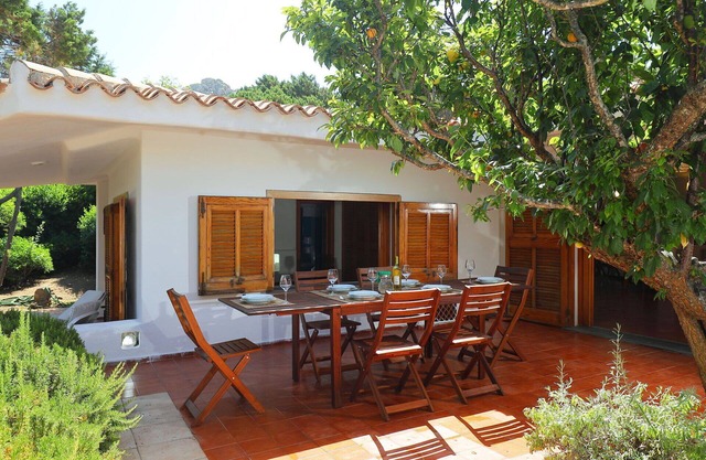 Stunning private villa for 8 guests with WIFI, TV, patio and pets allowed
