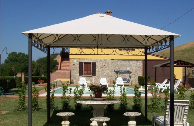 Stunning private villa with WIFI, private pool, TV and pets allowed, close to San Gimignano