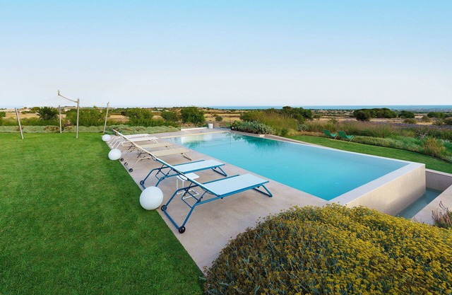 Stunning private villa for 8 people with hot tub, private pool, sauna, A/C, WIFI, TV and terrace