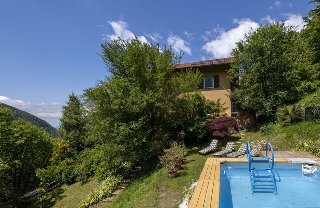 Stunning private villa for 16 guests with WIFI, private pool, TV, patio, pets allowed and parking
