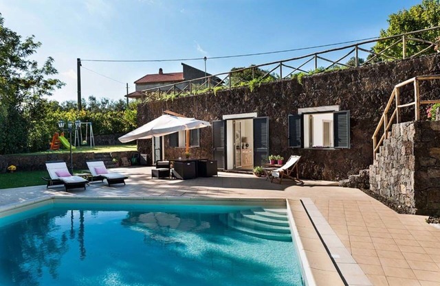 Stunning private villa for 4 people with private pool, A/C, WIFI, TV and terrace