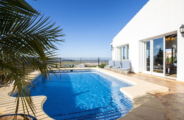 Stunning private villa with A/C, WIFI, private pool, TV, terrace, pets allowed and panoramic view