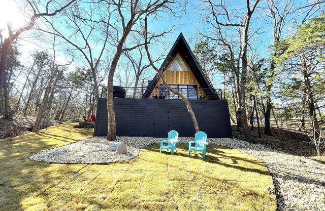 Stunning remodeled modern Aframe 1 mile to Lake Texoma and Highport Marina