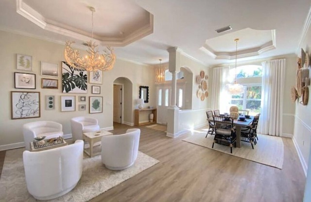 Stunning Retreat: Endless Summer Villa 3BR/2BA with Heated Pool